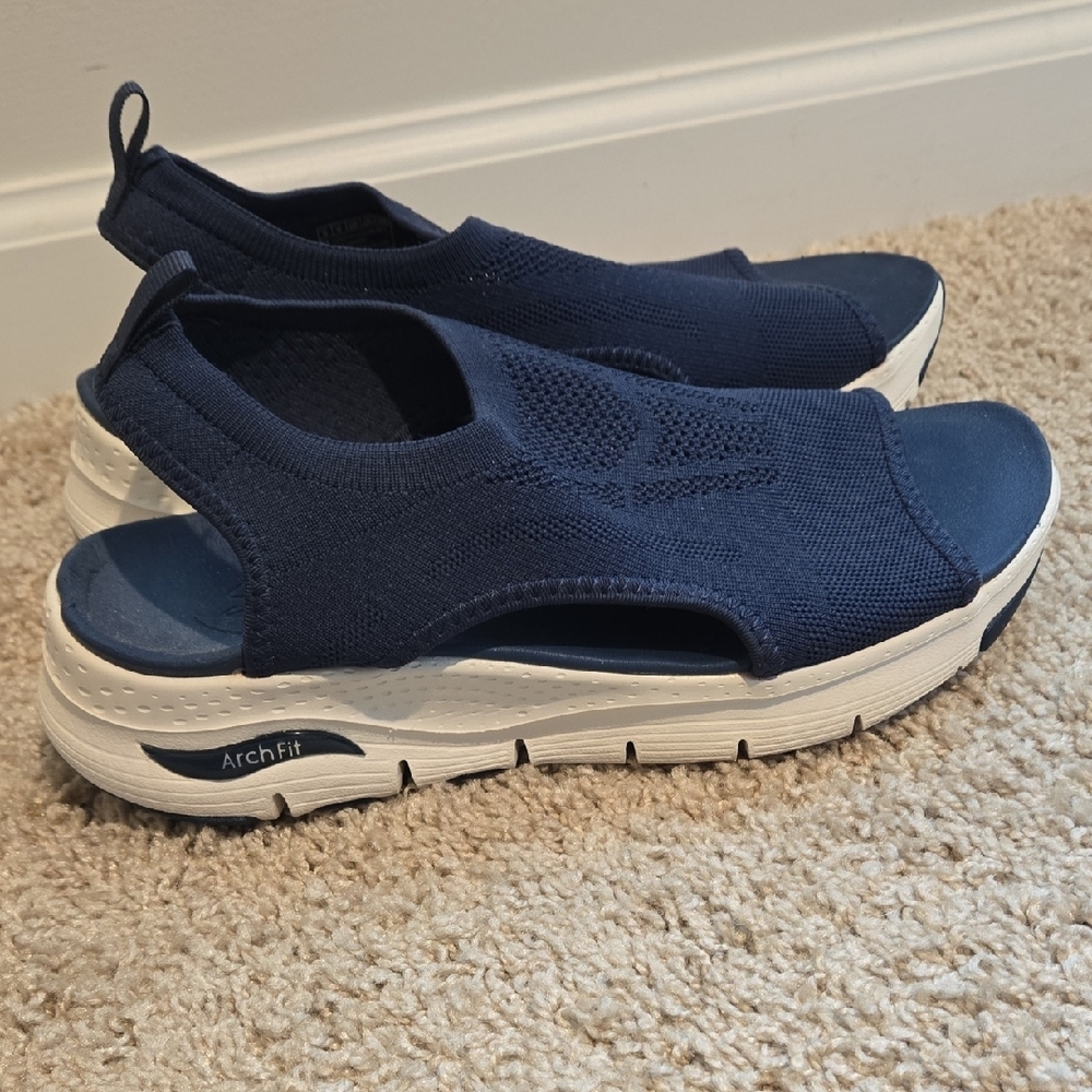 Skechers Navy Blue Arch Fit City Catch Sandals